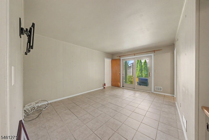 2 Arlyn Ln