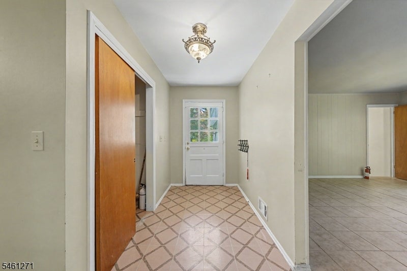 2 Arlyn Ln
