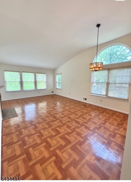 412 Cardinal Ln