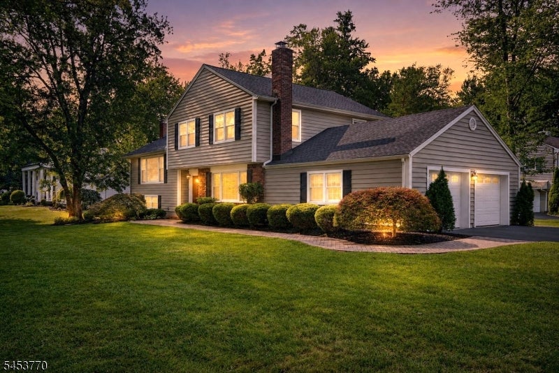 4 Fox Chase Ln