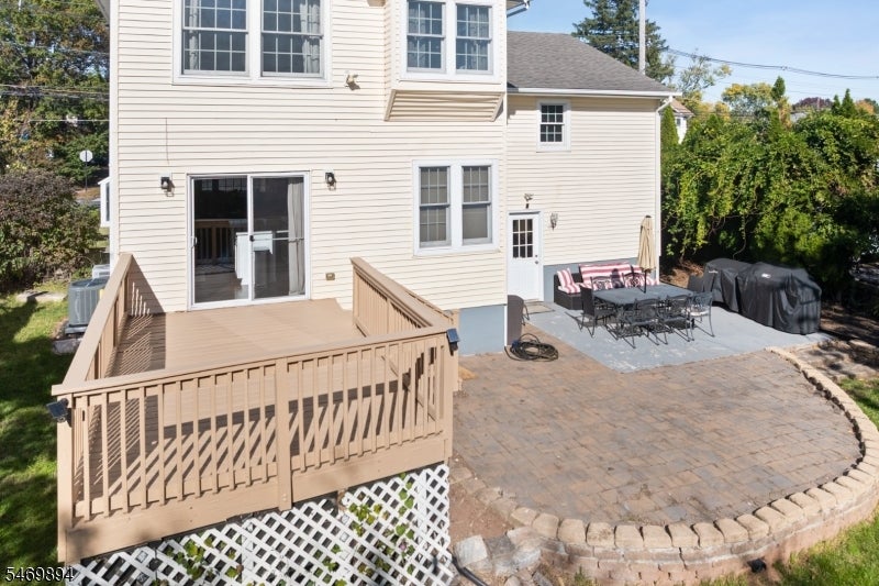484 E Main St