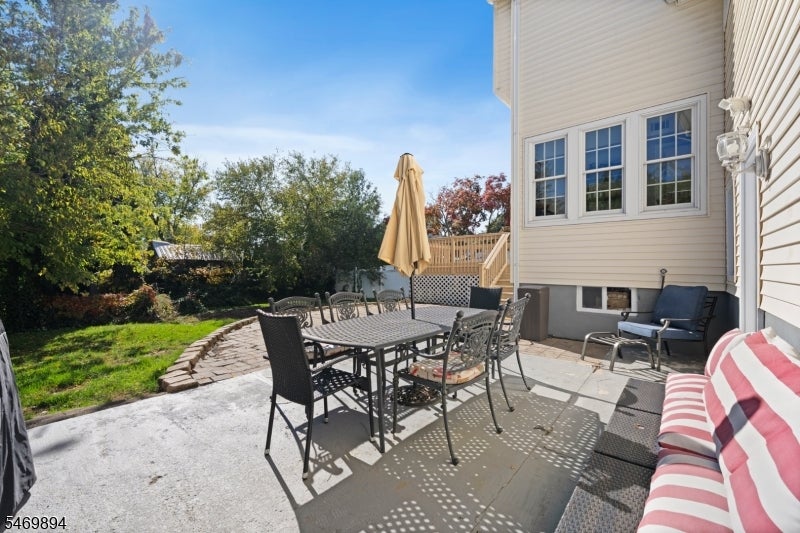 484 E Main St