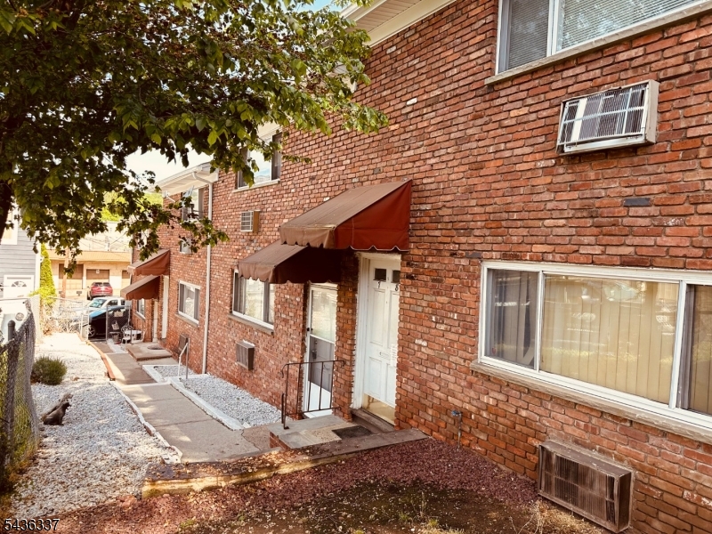 162 Spring St 4