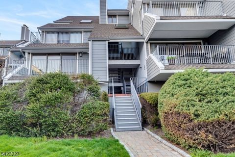 8C Cove Ln North Bergen Twp. NJ 07047