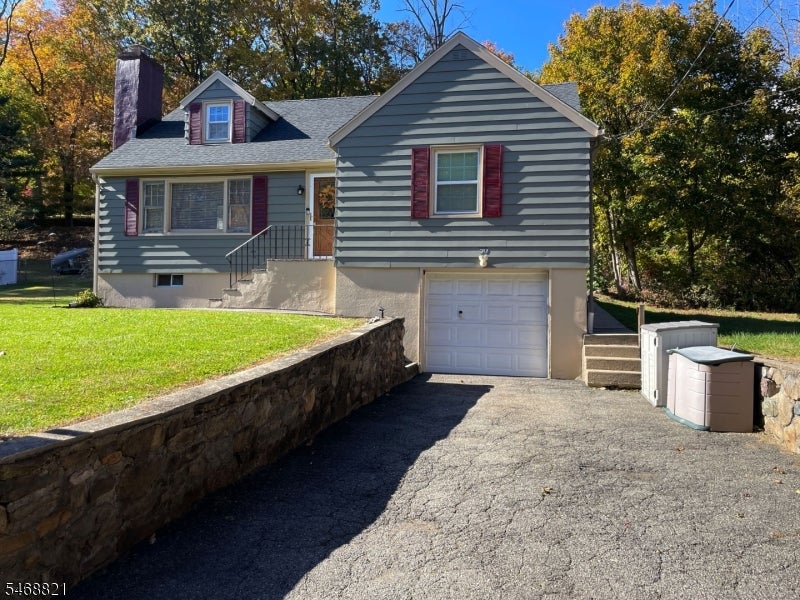 30 Lakeside Dr