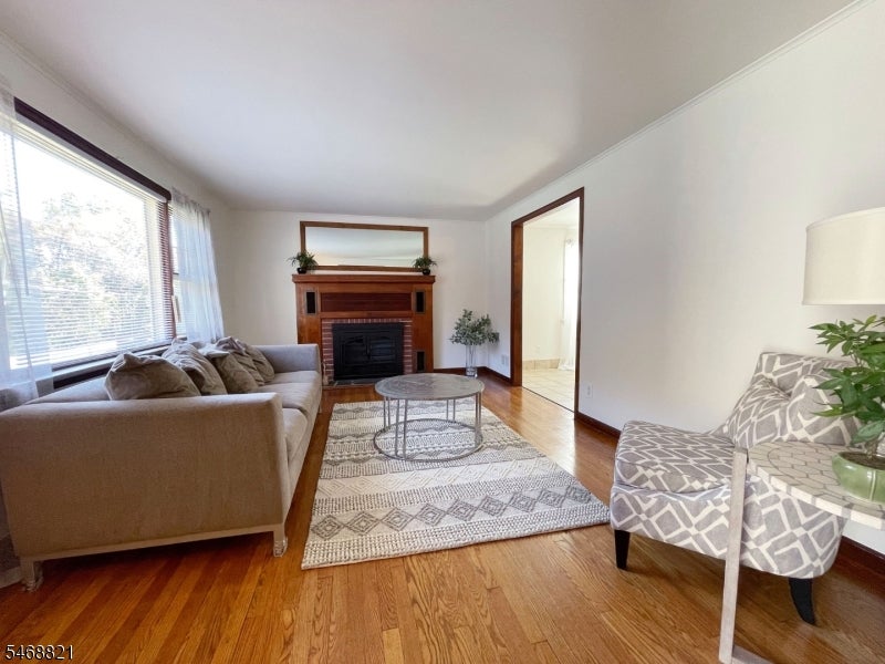 30 Lakeside Dr