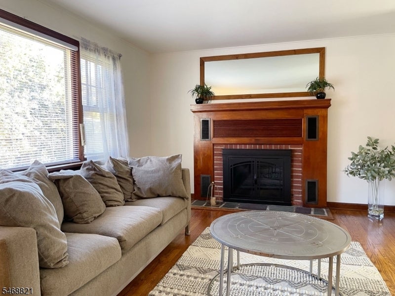 30 Lakeside Dr