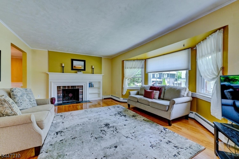 10 Thompson St