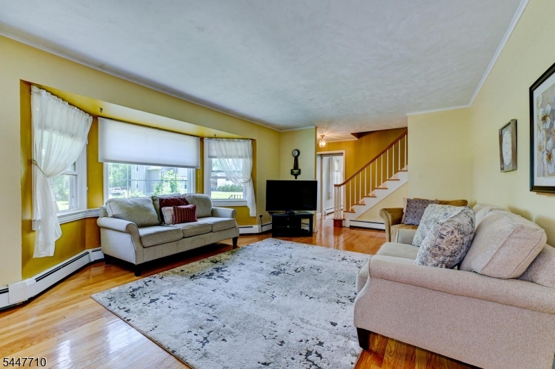 10 Thompson St