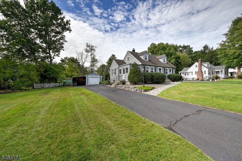 17 CHARLOTTE Dr
