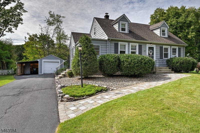 17 CHARLOTTE Dr
