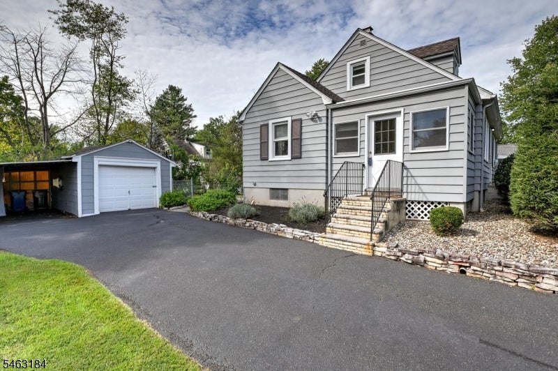 17 CHARLOTTE Dr