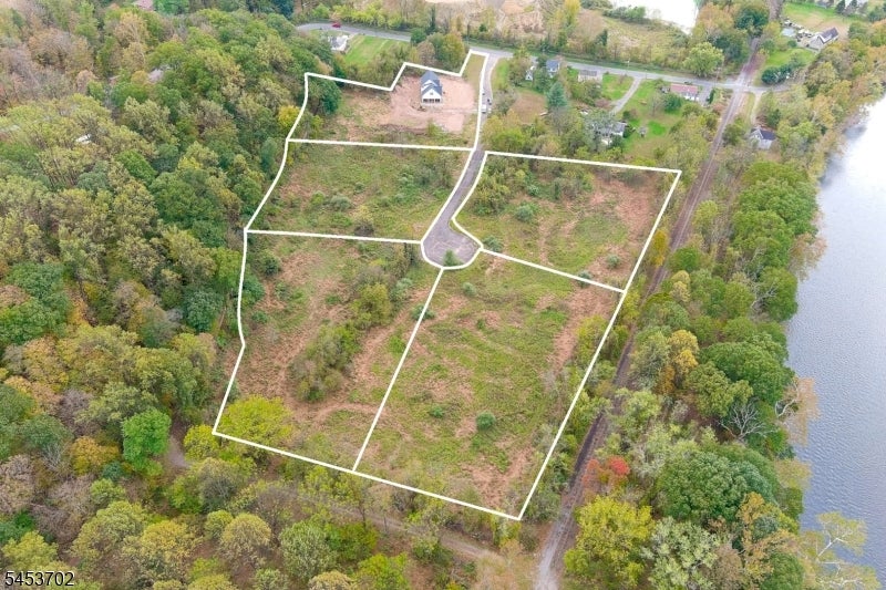 6 Highland Meadows
