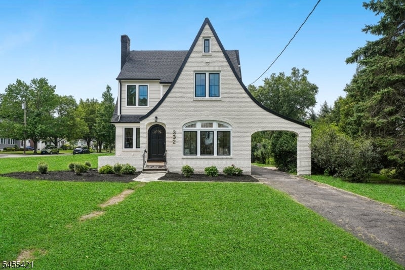 332 Meadowbrook Ave