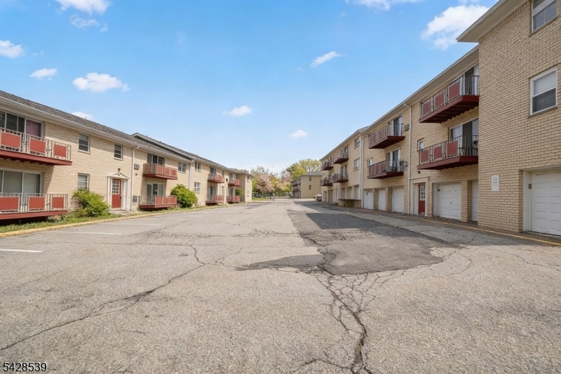 380 Hoover Ave 156