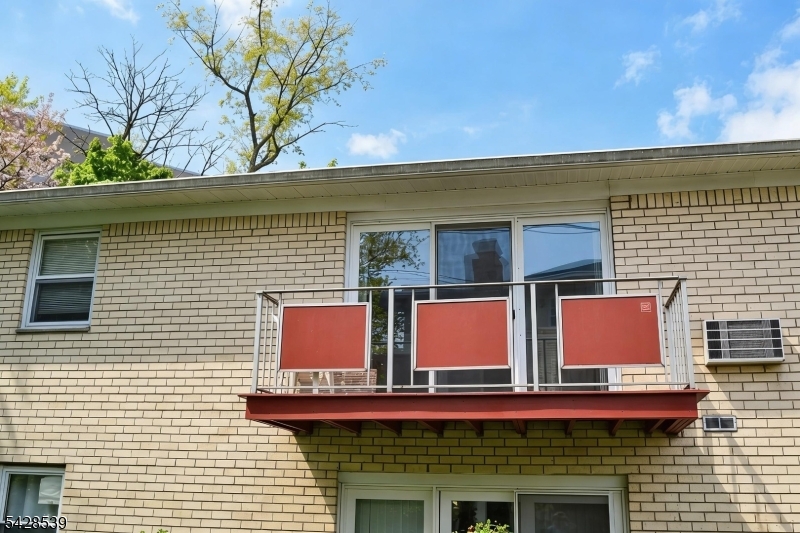 380 Hoover Ave 156