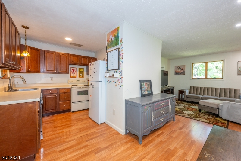 35 Windy Bush Ln