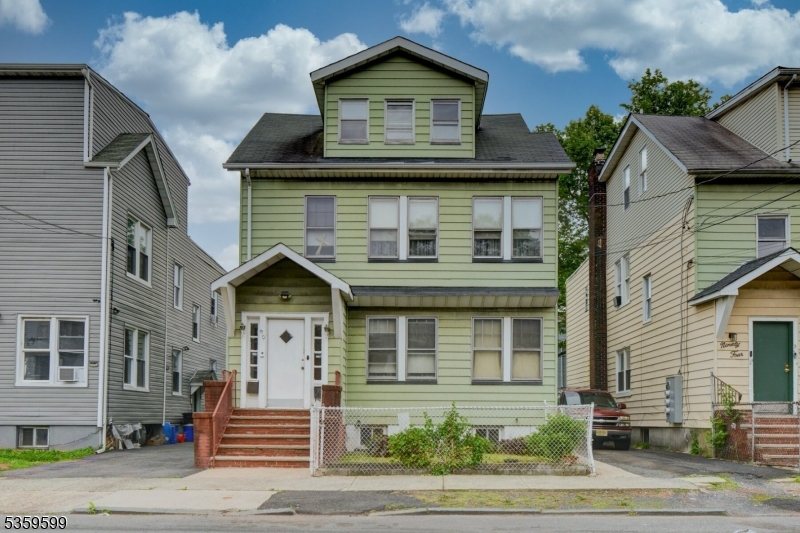 90 Goodwin Ave