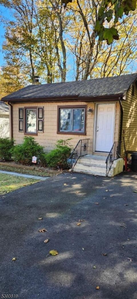 Photo of 17 Coolidge Trl, Hopatcong, NJ 07843 (MLS # 3994783)