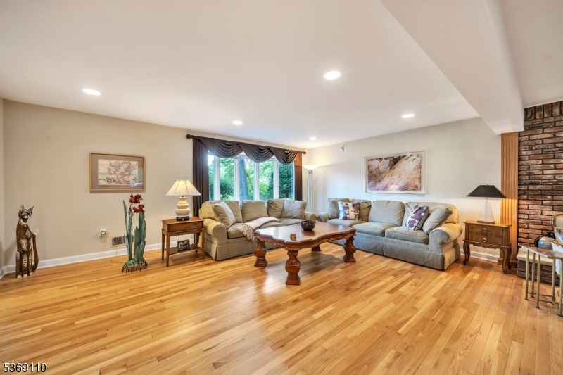 20 Breton Dr
