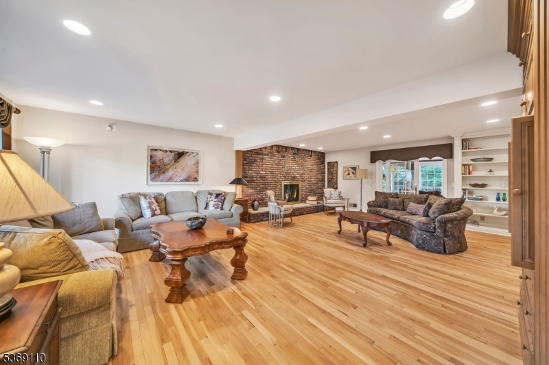 20 Breton Dr