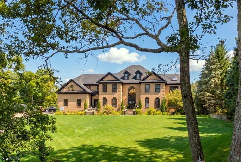 18 Forest Hill Dr
