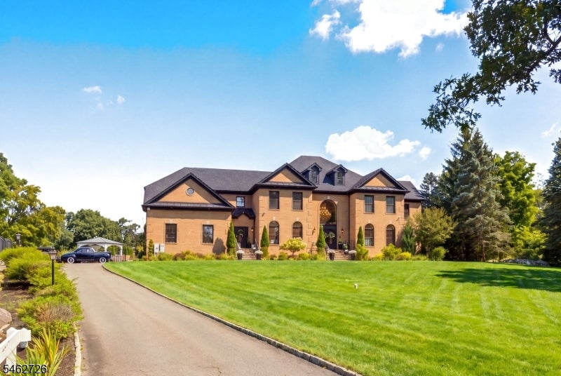 18 Forest Hill Dr