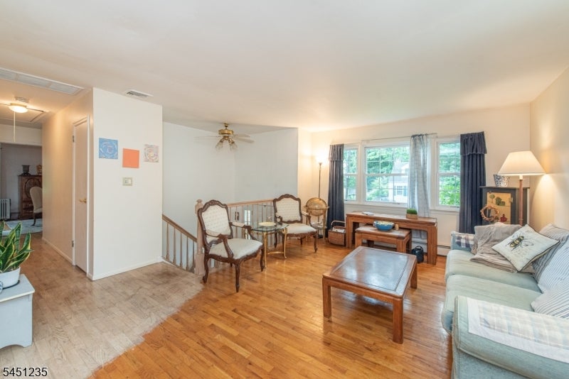 21 Hall Ave