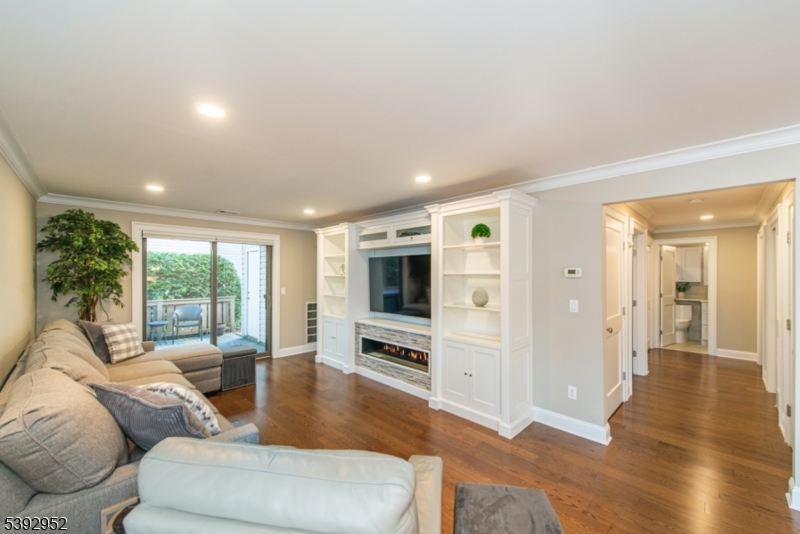 136 Changebridge Rd N1