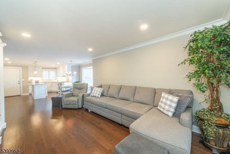 136 Changebridge Rd N1