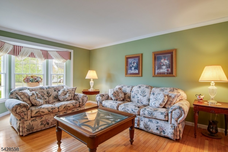14 Chelsea Dr