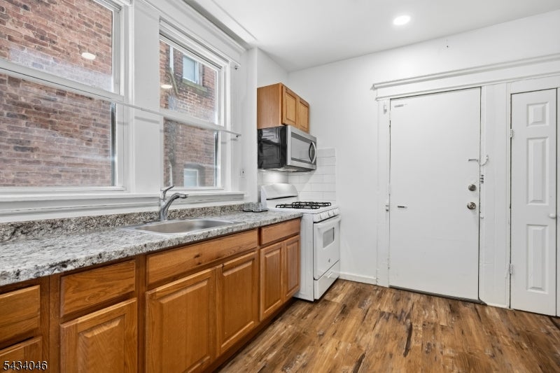 94 Eaton Pl