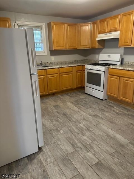 165 Central Pl 1