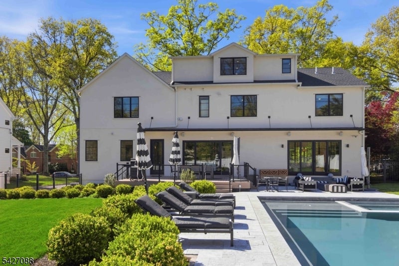 13 Robert Dr