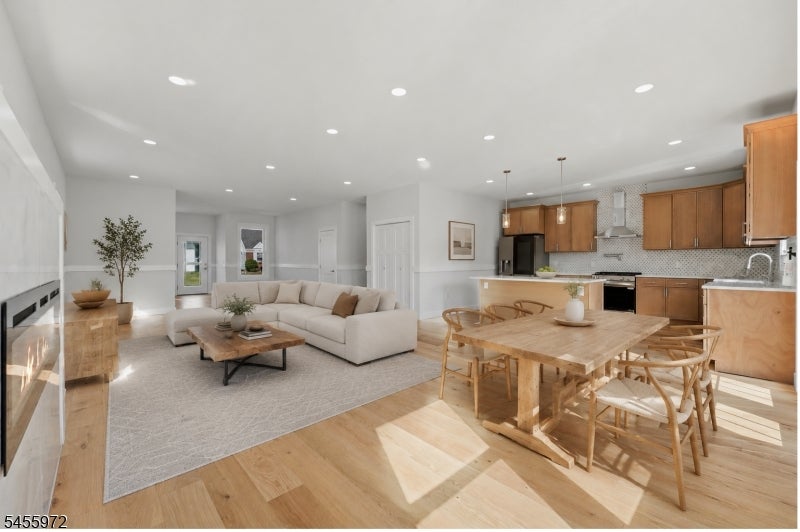 588 Maple Ave