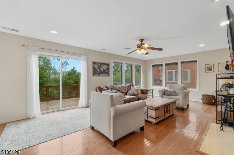 1 Wimbledon Dr 3 3