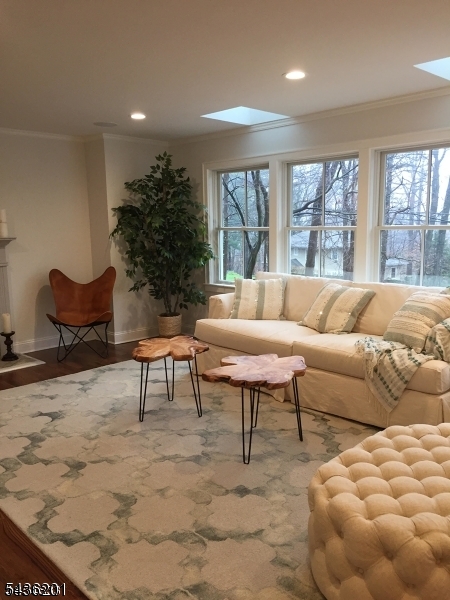 10 Howell Rd