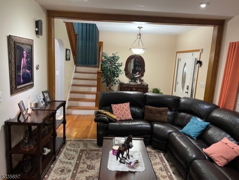 868 Kilsyth Rd