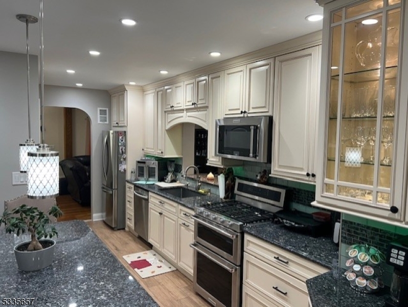 868 Kilsyth Rd