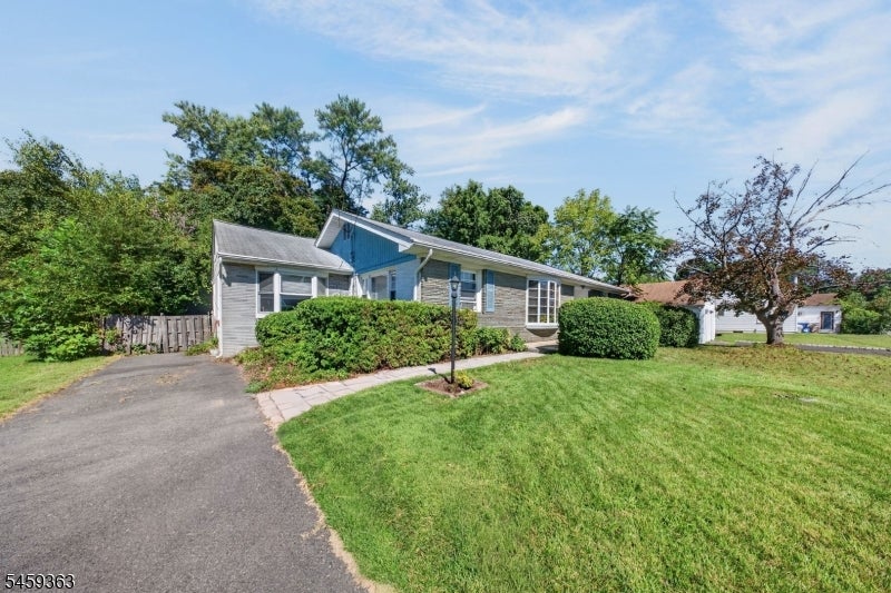 5 Lydecker Pl