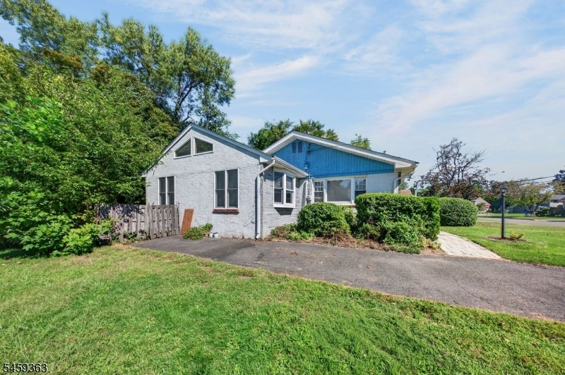 5 Lydecker Pl