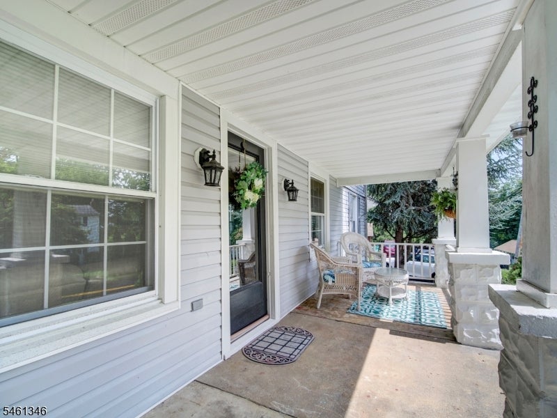 18 Mountain Rd