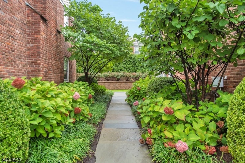 68-86 New England Ave 13
