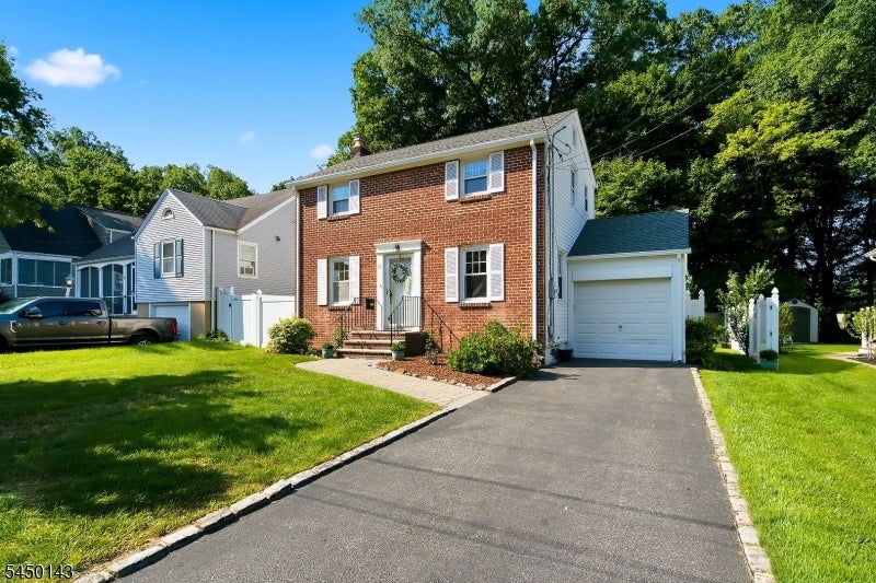 11 Monroe Ave