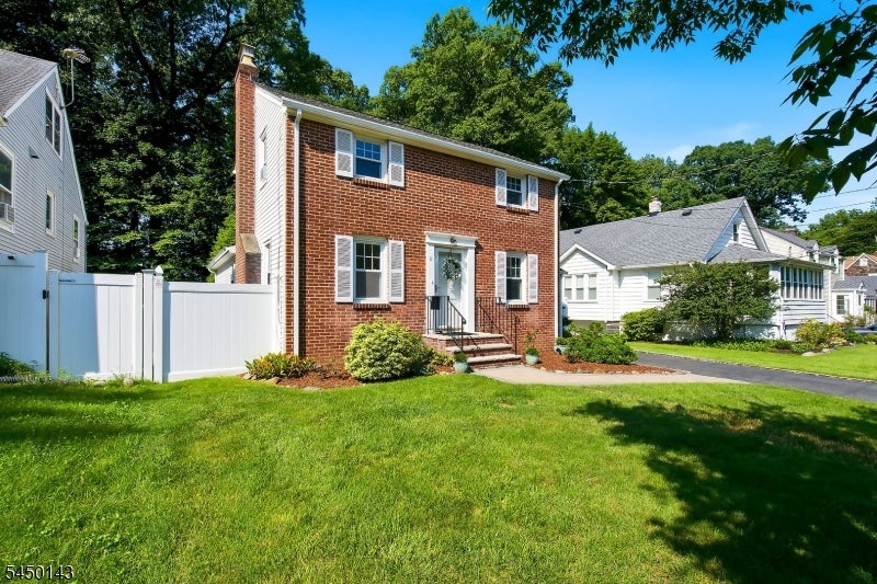 11 Monroe Ave