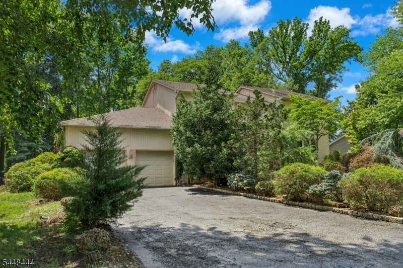 40 Vista Dr