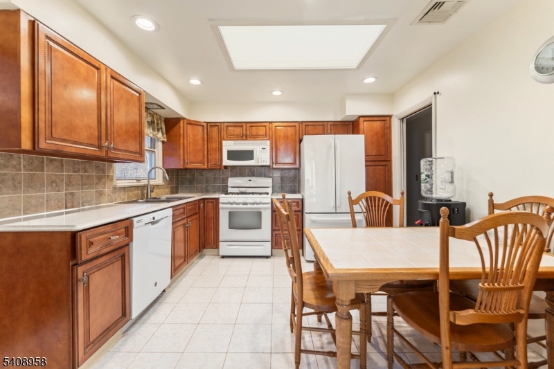 60 White Oak Rd