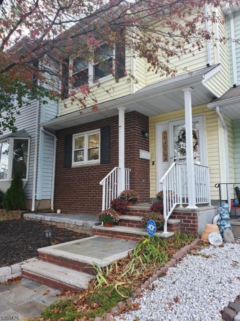 Photo of 7 Kyle St, Manville, NJ 08835 (MLS # 3994514)