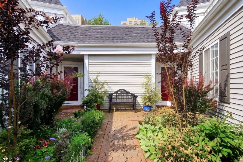 215 Riveredge Dr