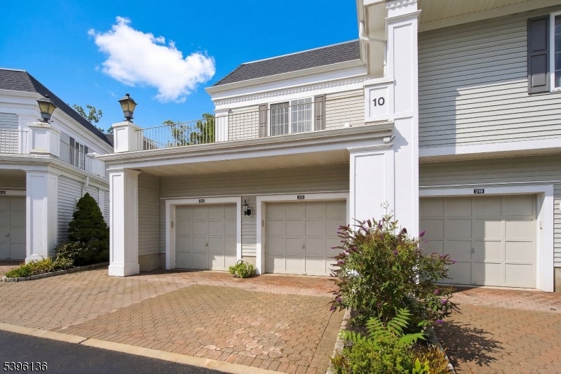 215 Riveredge Dr